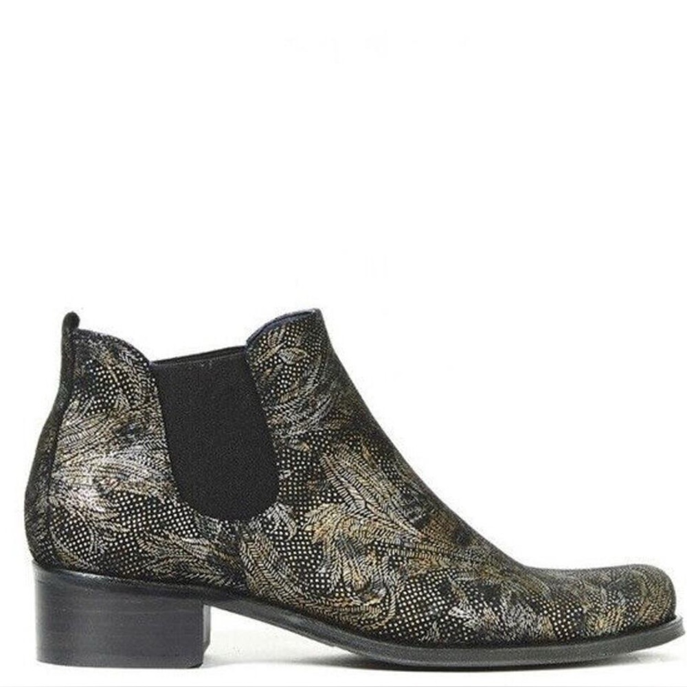DorKing by Fluchos Metallic Booties